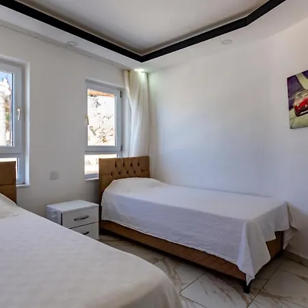 Mavishvillaapart * Kaş