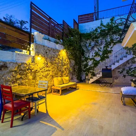 Mavishvillaapart * Kaş